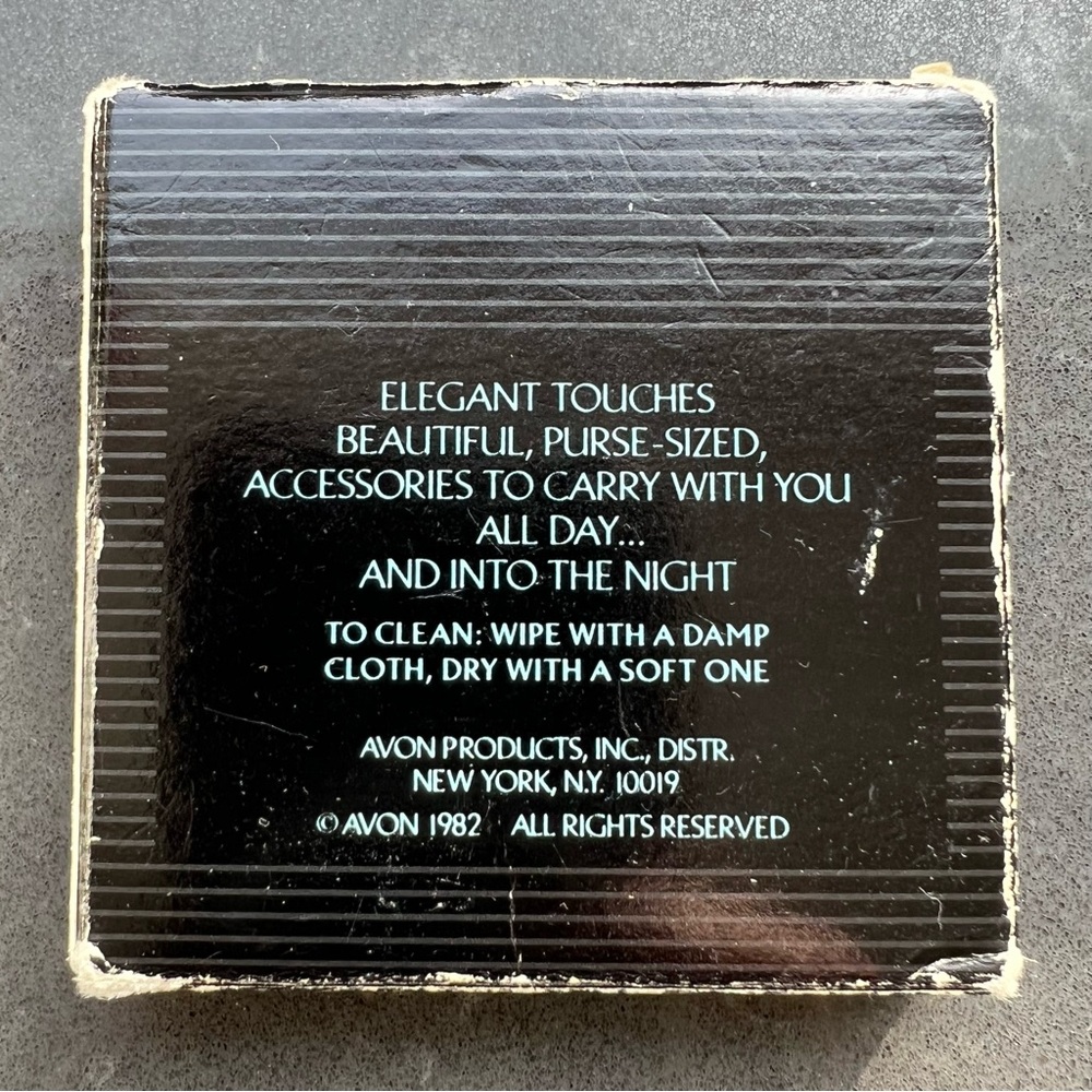 Avon Compact Mirror - Picture 3 of 6